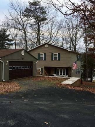 Contemporary on the lake has it all