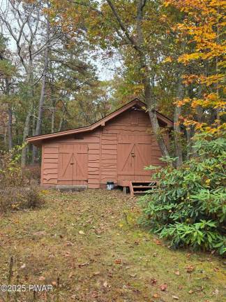Authentic Adirondack cabin offers privacy and tranquility