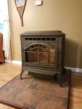 Colonial revival with lake and pool access