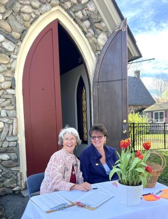 Linda Pinto and Amy Jones welcome people to GHTA’s Lunch and Learn event.