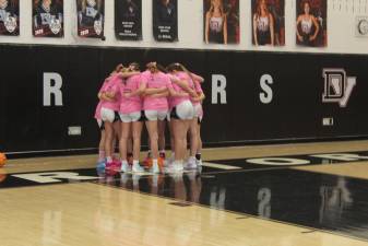 Girls’ basketball players huddle. Photos: Del.Aware