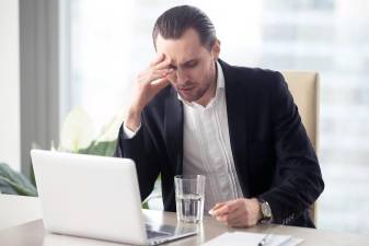 9 in 10 employees come to work sick, survey shows