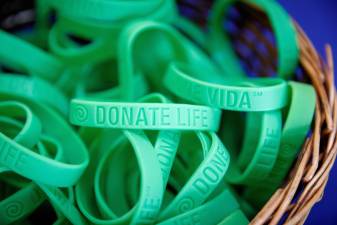 PA Donor Day bands to encourage Pennsylvanians to register as organ and tissue donors.