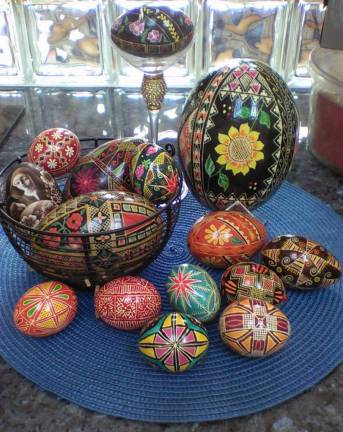 Pysanka masterpieces by Daria Bonomini. You can use different kinds of eggs, including ostrich and emu