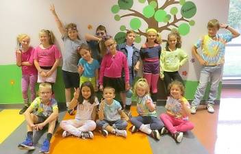 In the back (from left) on '70s and '80s day: Grace Evy, Reagan Donnelly, Liam Orben-MacDaniel, Aria Gonzalez; Joey Ross, Aliya Bates, William Kent, Jordan Zielinski, Eva DeLauro, and Anthony Lordi. Front: Jace Thiele, Addison Pousley, Dominic DeLauro, Taryn Kaylor, and Mia Pavinich.