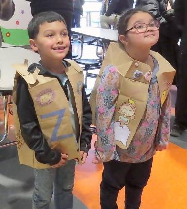 Matamoras. The ABCs of fashion among DVES kindergarten students