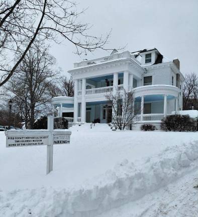 Snow at the Columns 2026.