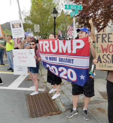 Protesters in front of the Pike County Courthouse (Photo by Ken Hubeny Sr.)