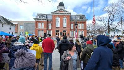 No Kings’ crowd in front of courthouse.