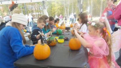 Costumed children designed pumpkins (Photo by Frances Ruth Harris)