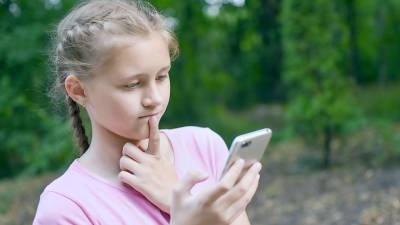 Pennsylvania expands virus app to school-age phone users