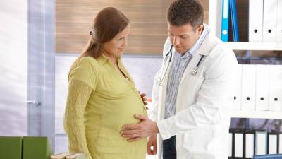 Does postpartum depression screening help women?