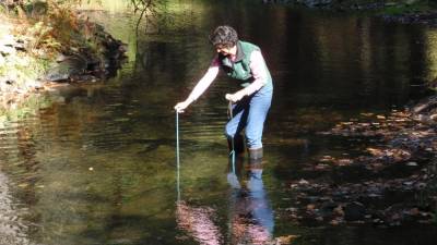 Wendy Lichty performs a test for the Streamwatch program.