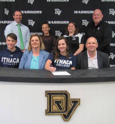 Senior swimmer Karolina Baranowski signs with Ithaca College
