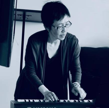 Megumi Kinoshita on piano.