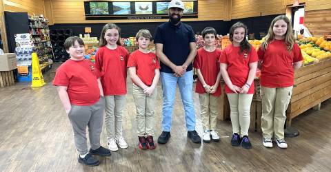 DVE student reporters meet with Key Food Marketplace owner