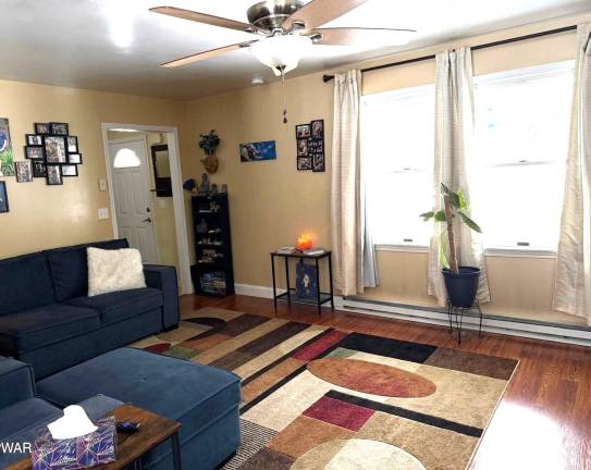 Enjoy country living with lake access