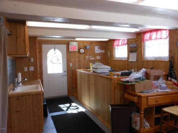 Upgraded ranch with lake access