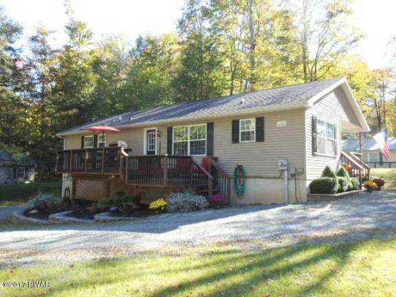 Walk to the lake from your country ranch