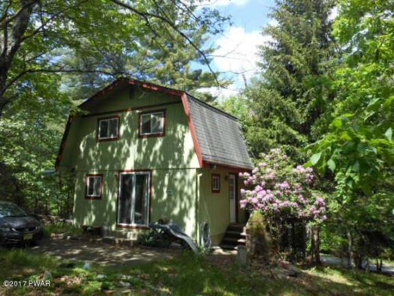 Relax or swim at your country escape