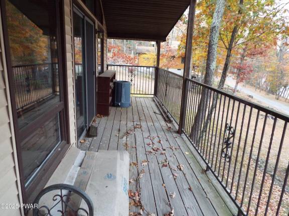 Enjoy nature’s beauty from a lakefront home