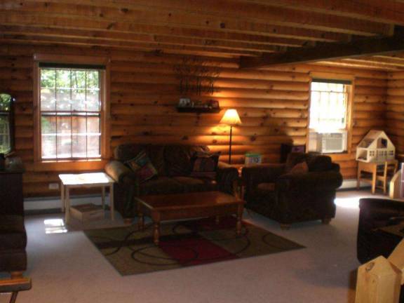 Log home with privacy and convenience