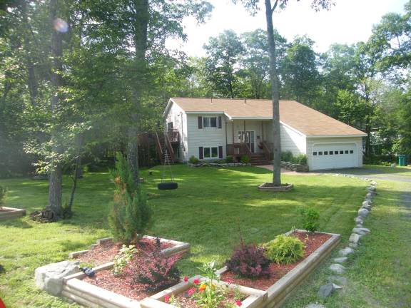 Modern three-bedroom split level with lake rights