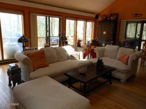 Modern three-bedroom with lake view