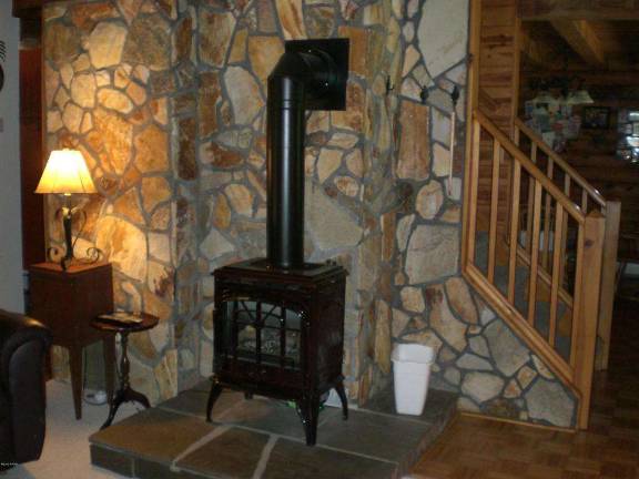 Log home with privacy and convenience