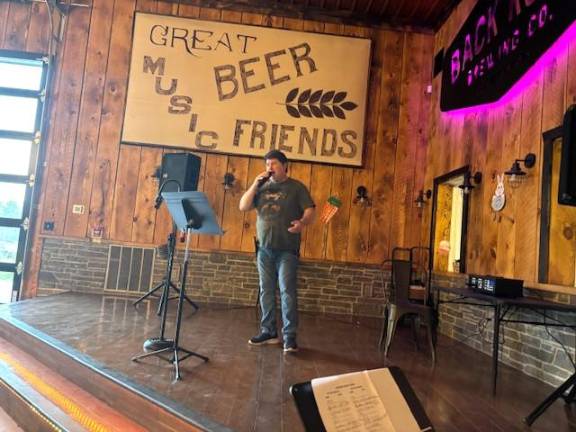 Mark Ferguson entertains the crowd.