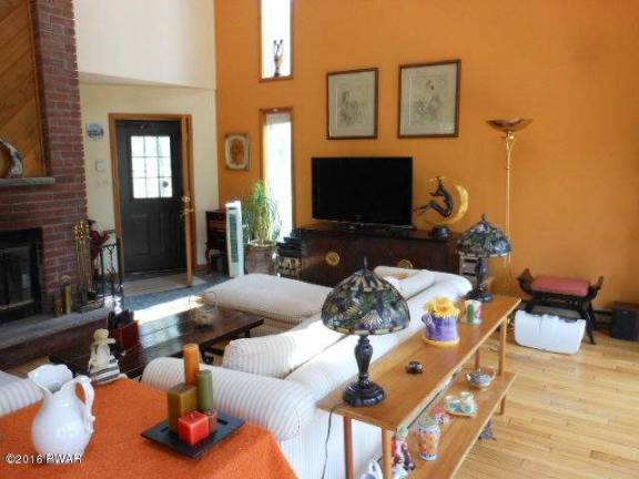 Modern three-bedroom with lake view