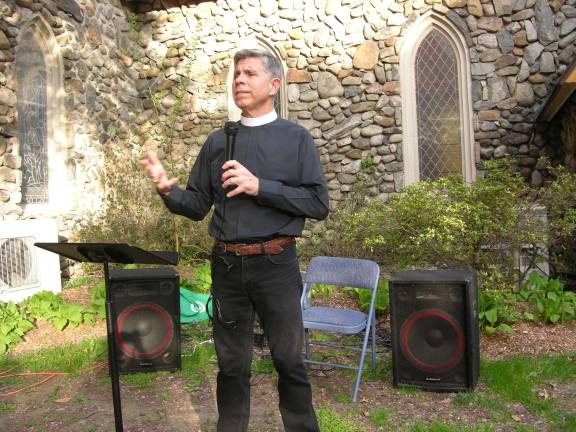 Father Van of Good Shepherd Episcopal Church greets attendees.