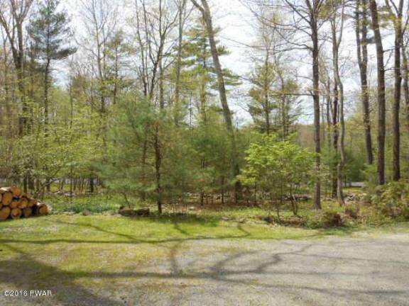 Modern three-bedroom with lake view