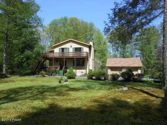 Modern three-bedroom with lake view