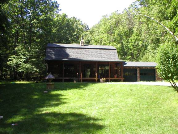 Log home with privacy and convenience