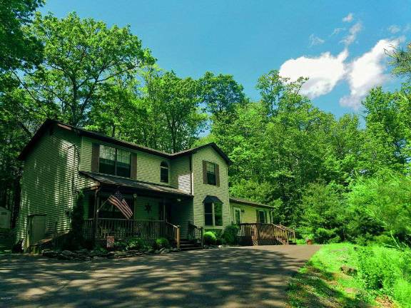 Spacious, modern country home with lake access