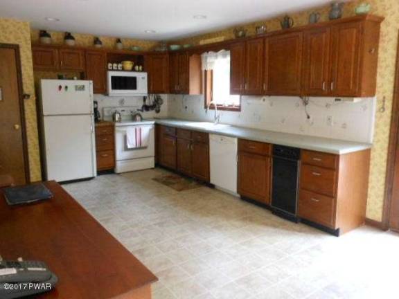 Country living with lots of extras