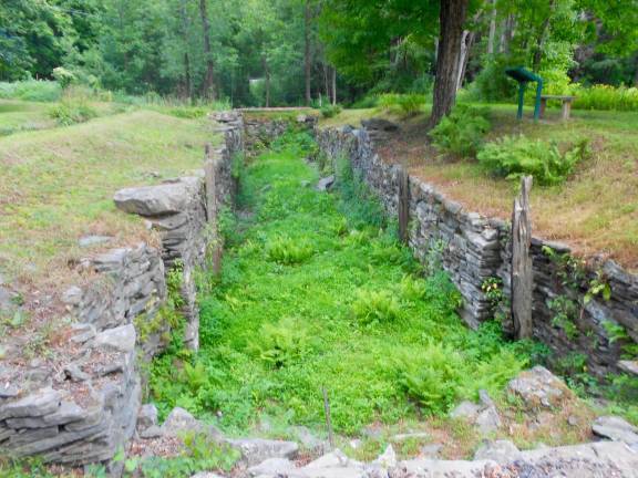 The remains of the Delaware &amp; Hudson Canal Lock 31 in Palmyra Township, north of Hawley (Wikipedia photo by Smallbones)