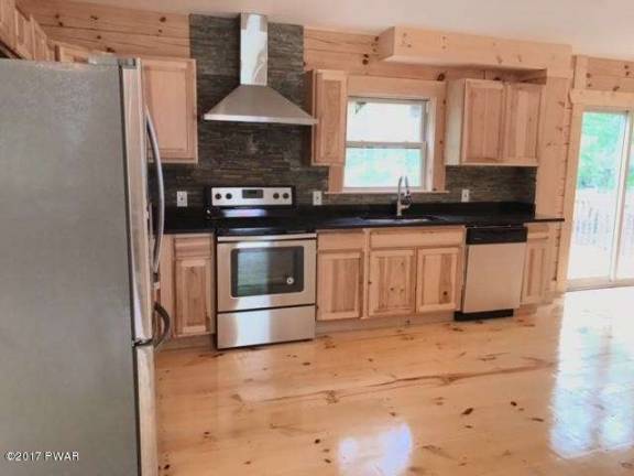 Brand new three-bedroom log and stone country cape