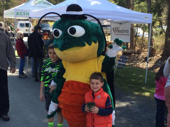 The Litterbug (aka Cindy DeFebo) showed up at the Earth Day Festival held at the Pocono Environmental Education Center in Dingmans Ferry to spread an important message.