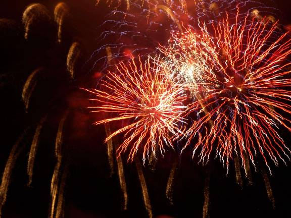 Dinner and fireworks along the Delaware
