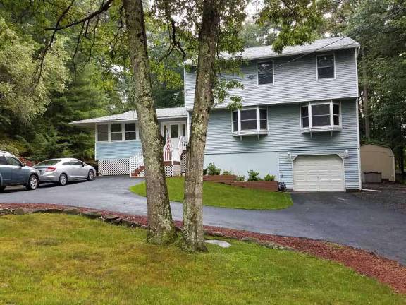 Colonial revival with lake and pool access
