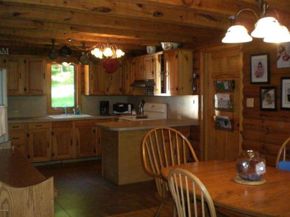 Log home with privacy and convenience