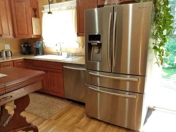 Colonial revival with lake and pool access