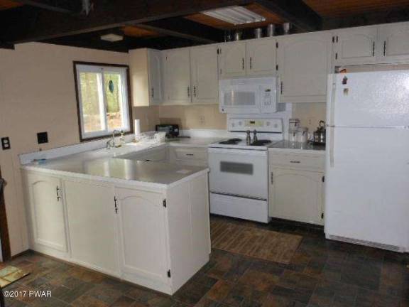 Relax or swim at your country escape