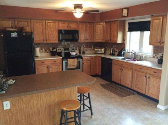 Corner bilevel has lake rights