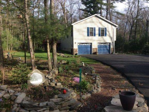 Corner bilevel has lake rights