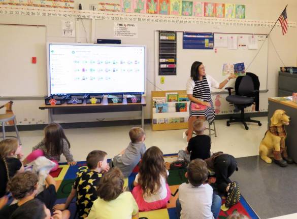 Delaware Valley Elementary School Principal Mary Ann Olsommer reads to the Sabrina Schlenker and Katie Mauro’s kindergarten classes. Photos provided by Peggy Snure/Delaware Valley Elementary School.