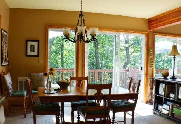 Three-bedroom lake view contemporary