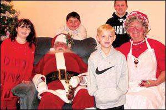 Santa visits Dingman firehouse
